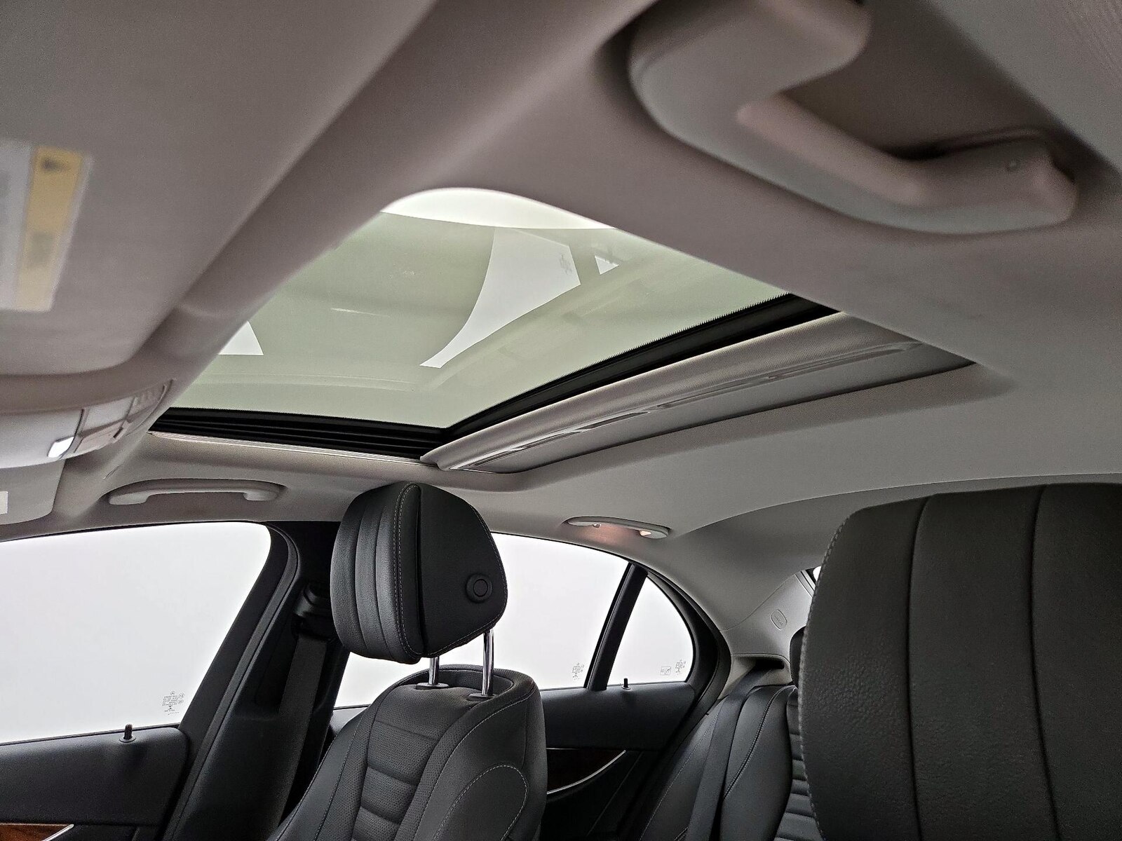 Sunroof(s) & Overhead Airbags