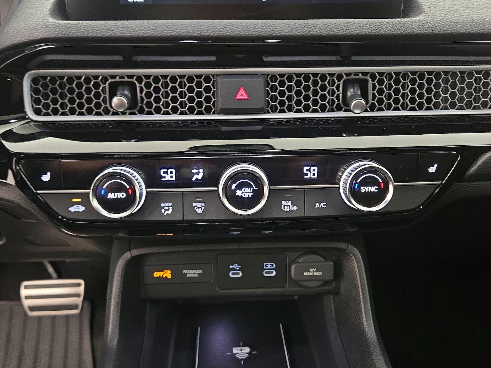 2025 Honda Civic Hatchback Sport Touring - Photo 17