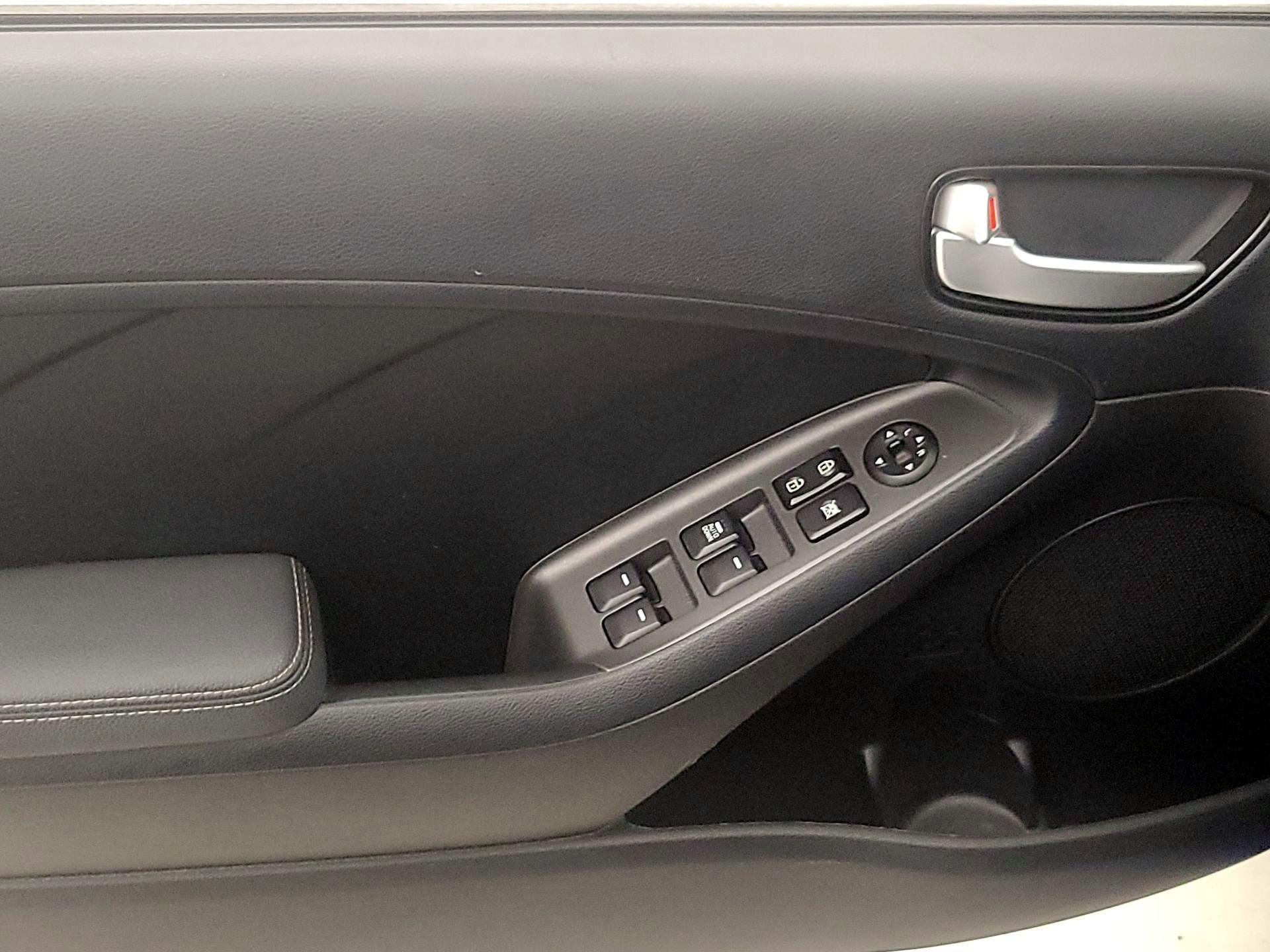 Thumbnail: 2018 Kia Forte - 12