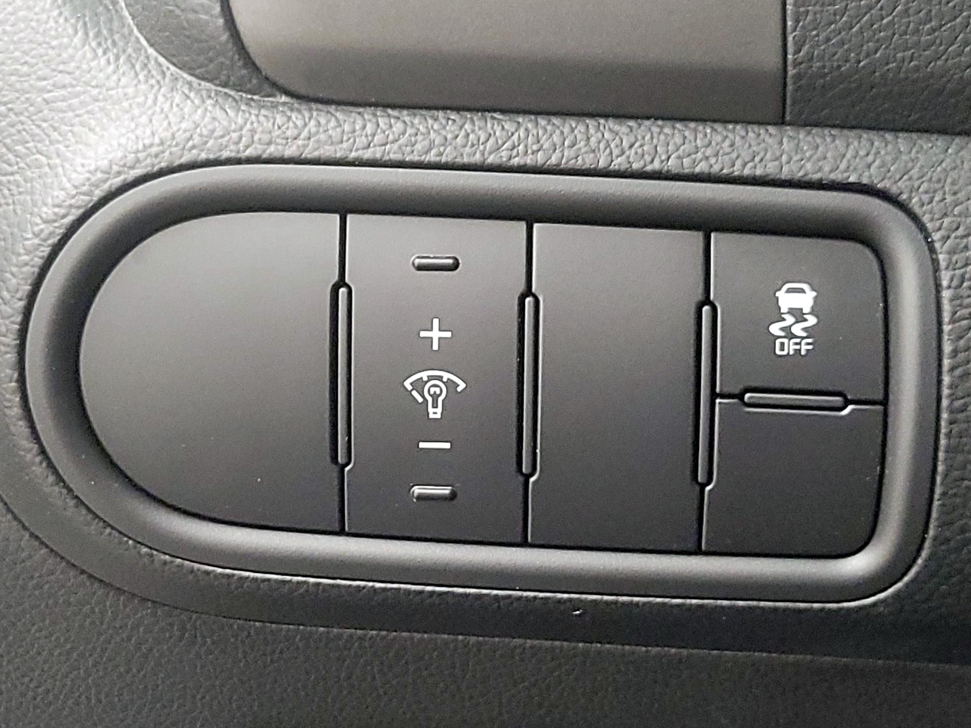 Thumbnail: 2018 Kia Forte - 13