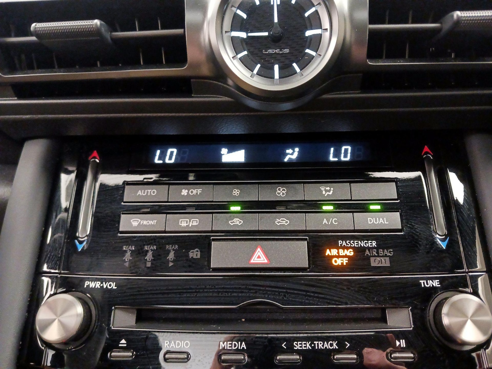 2025 Lexus IS 300 - Photo 17