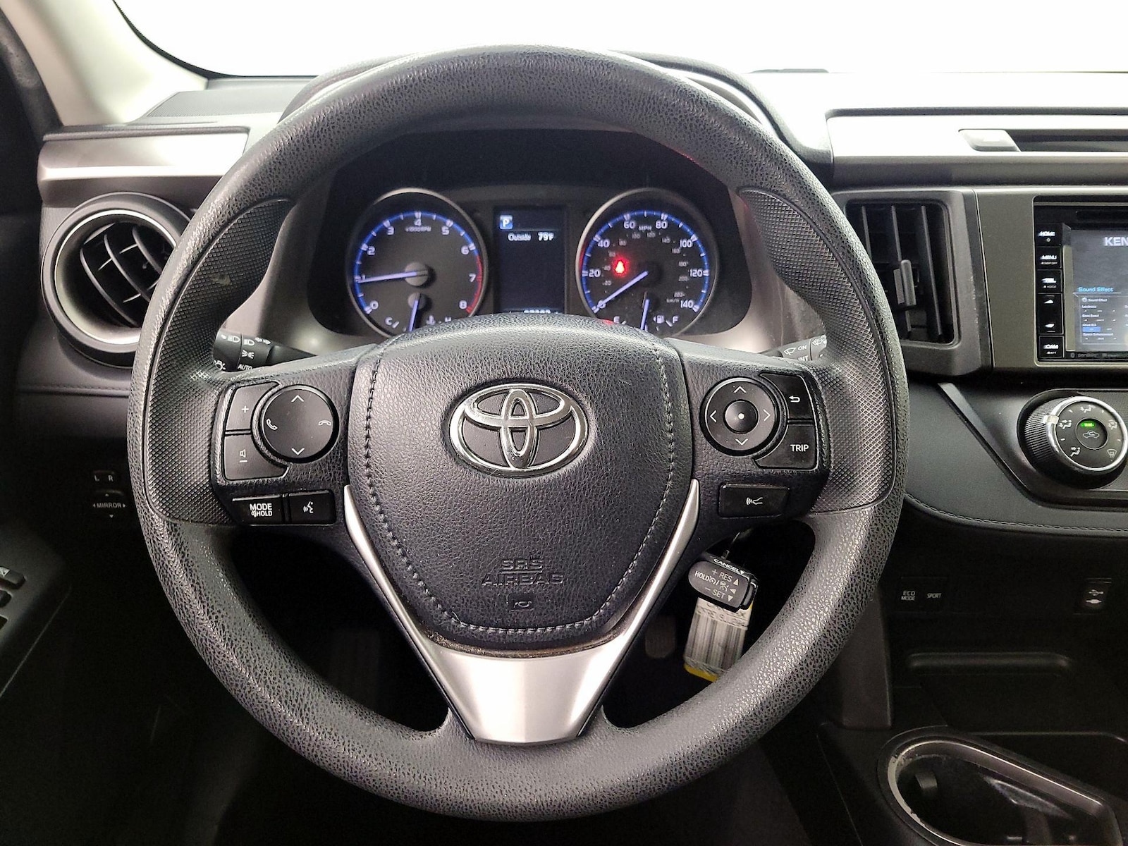 2018 Toyota RAV4 LE - Photo 11