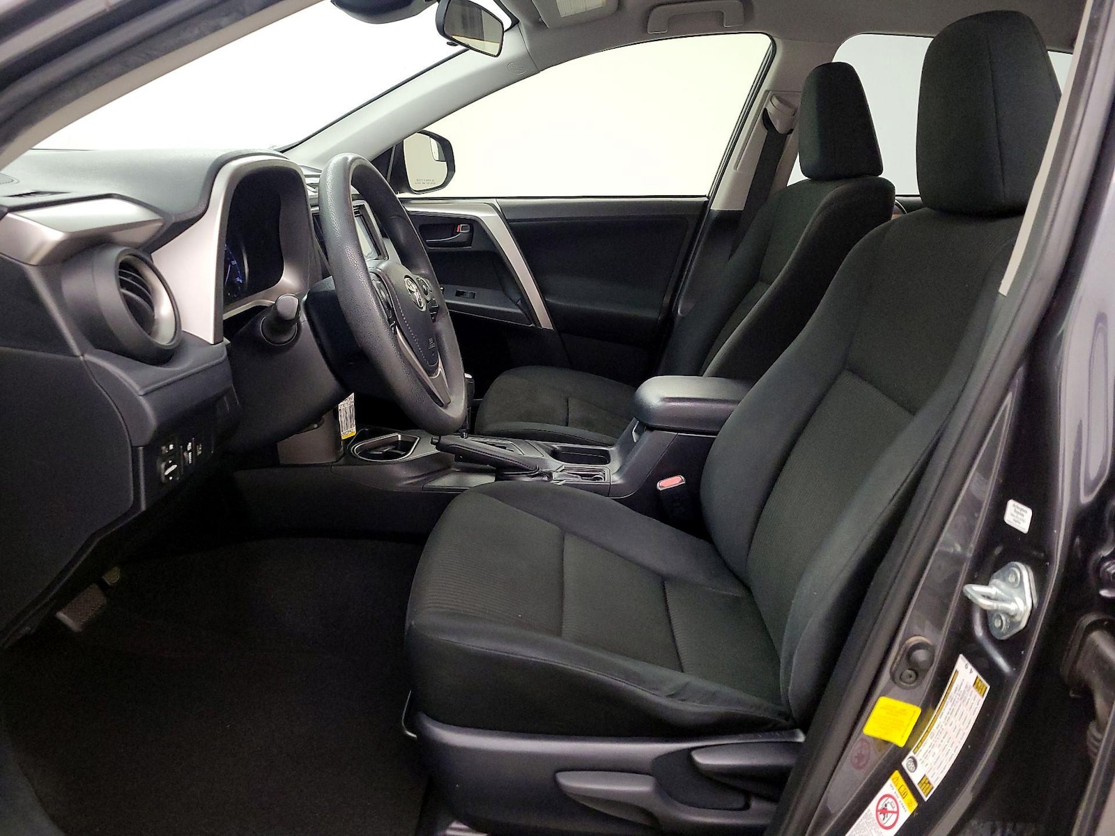 2018 Toyota RAV4 LE - Photo 12