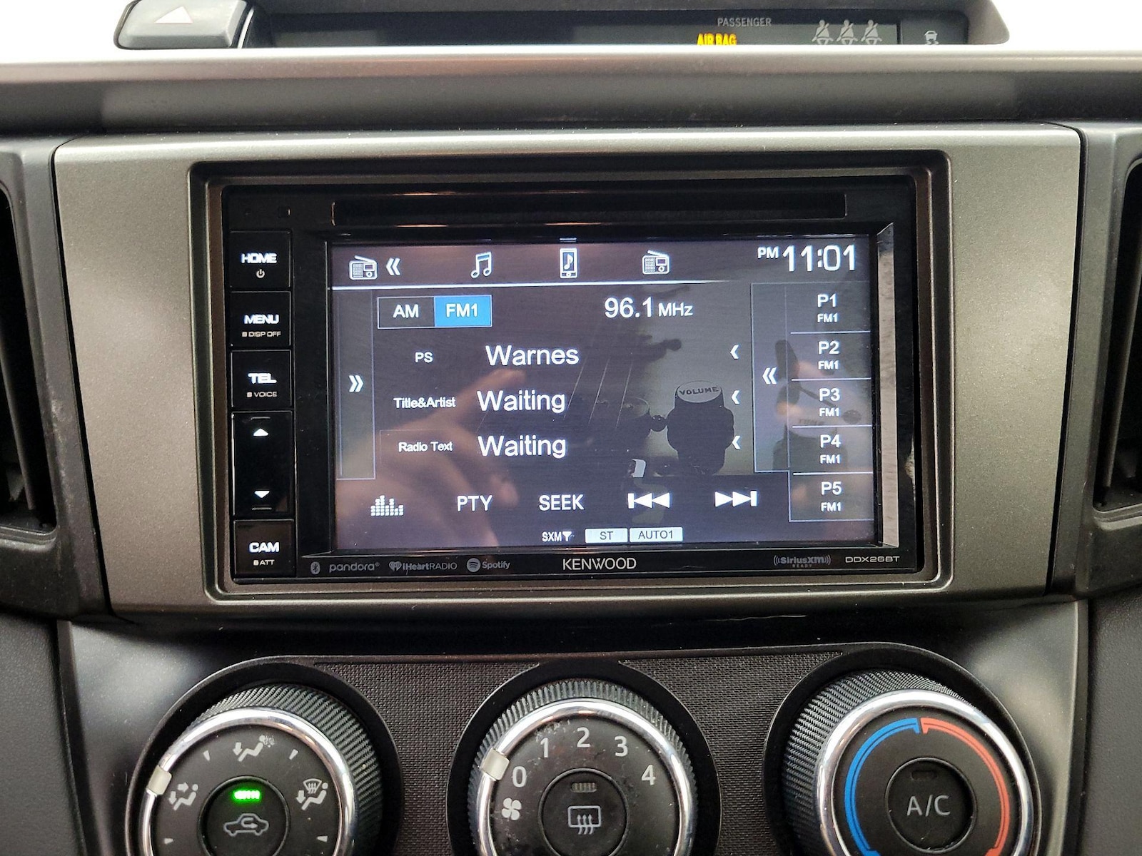 2018 Toyota RAV4 LE - Photo 16