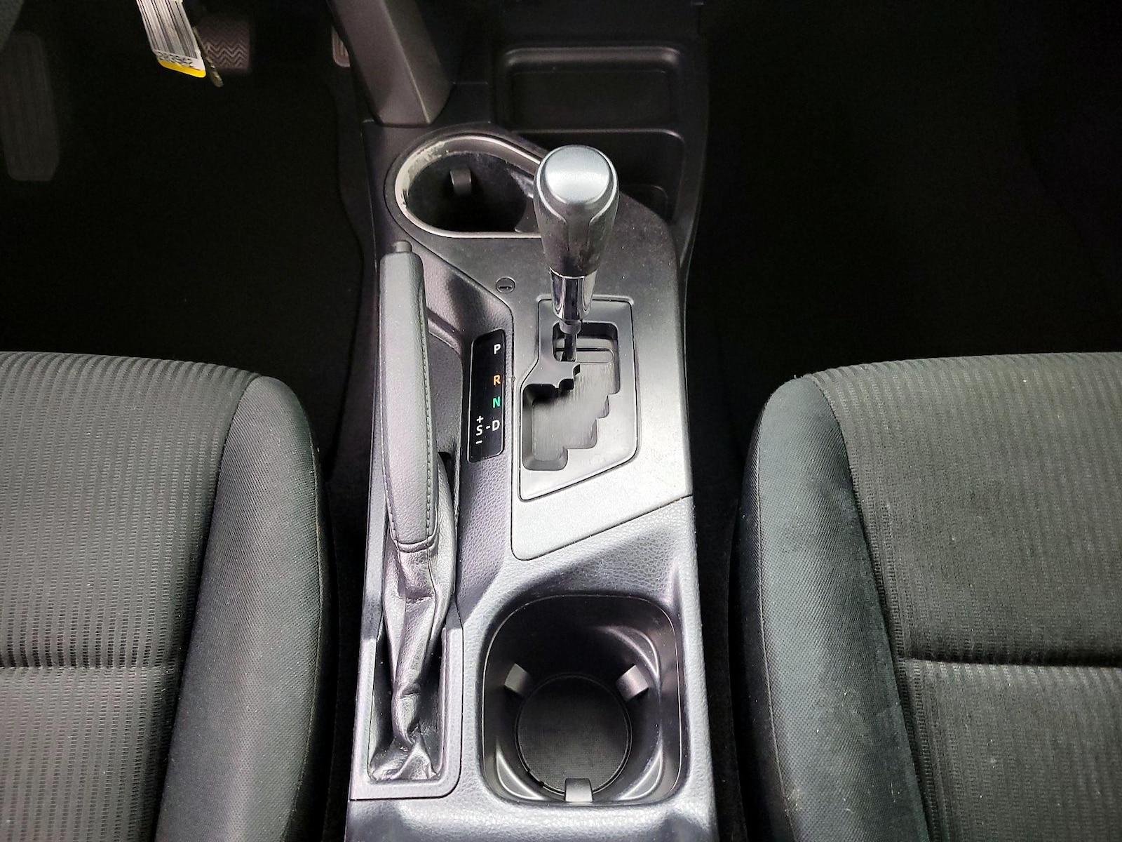 2018 Toyota RAV4 LE - Photo 18