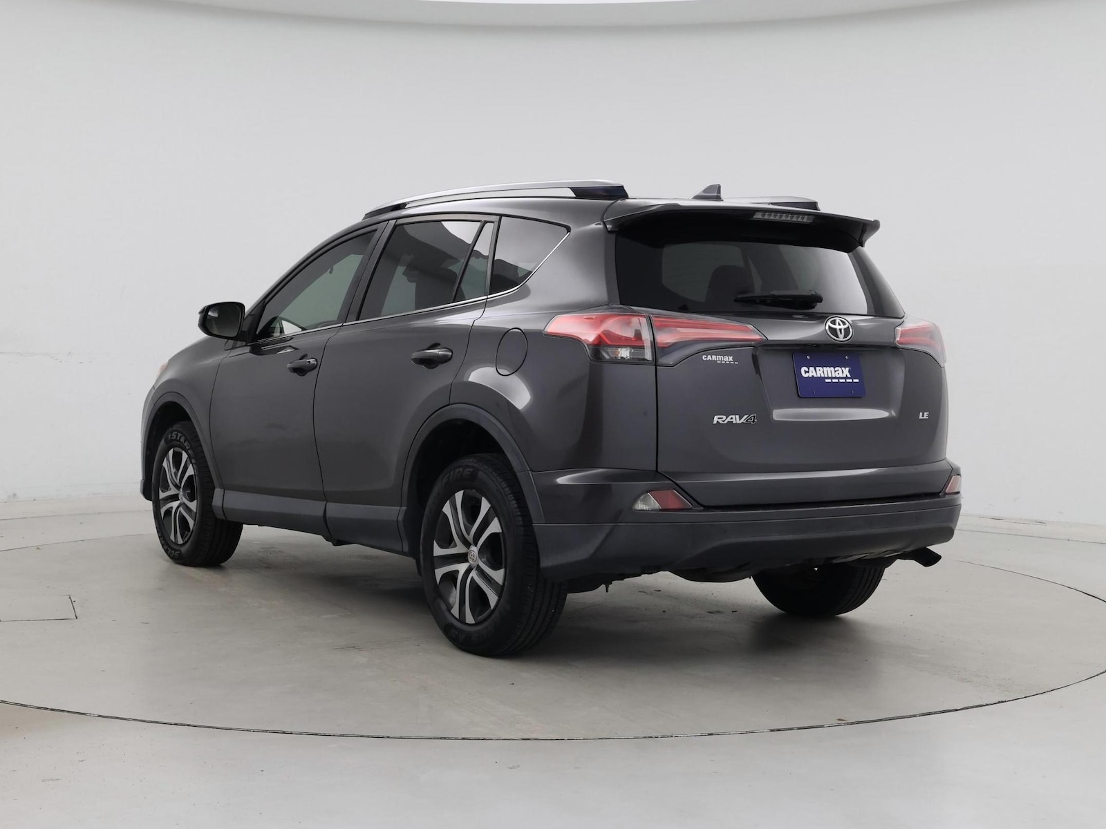 2018 Toyota RAV4 LE - Photo 3