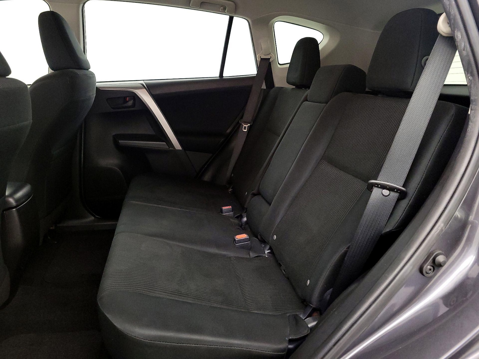 2018 Toyota RAV4 LE - Photo 20