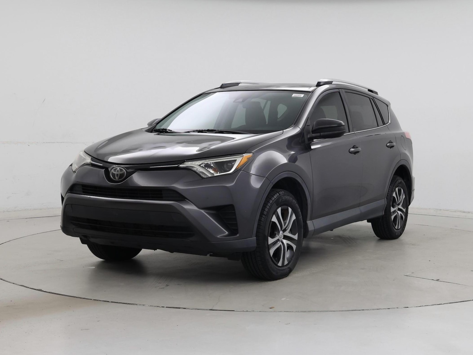 2018 Toyota RAV4 LE - Photo 5