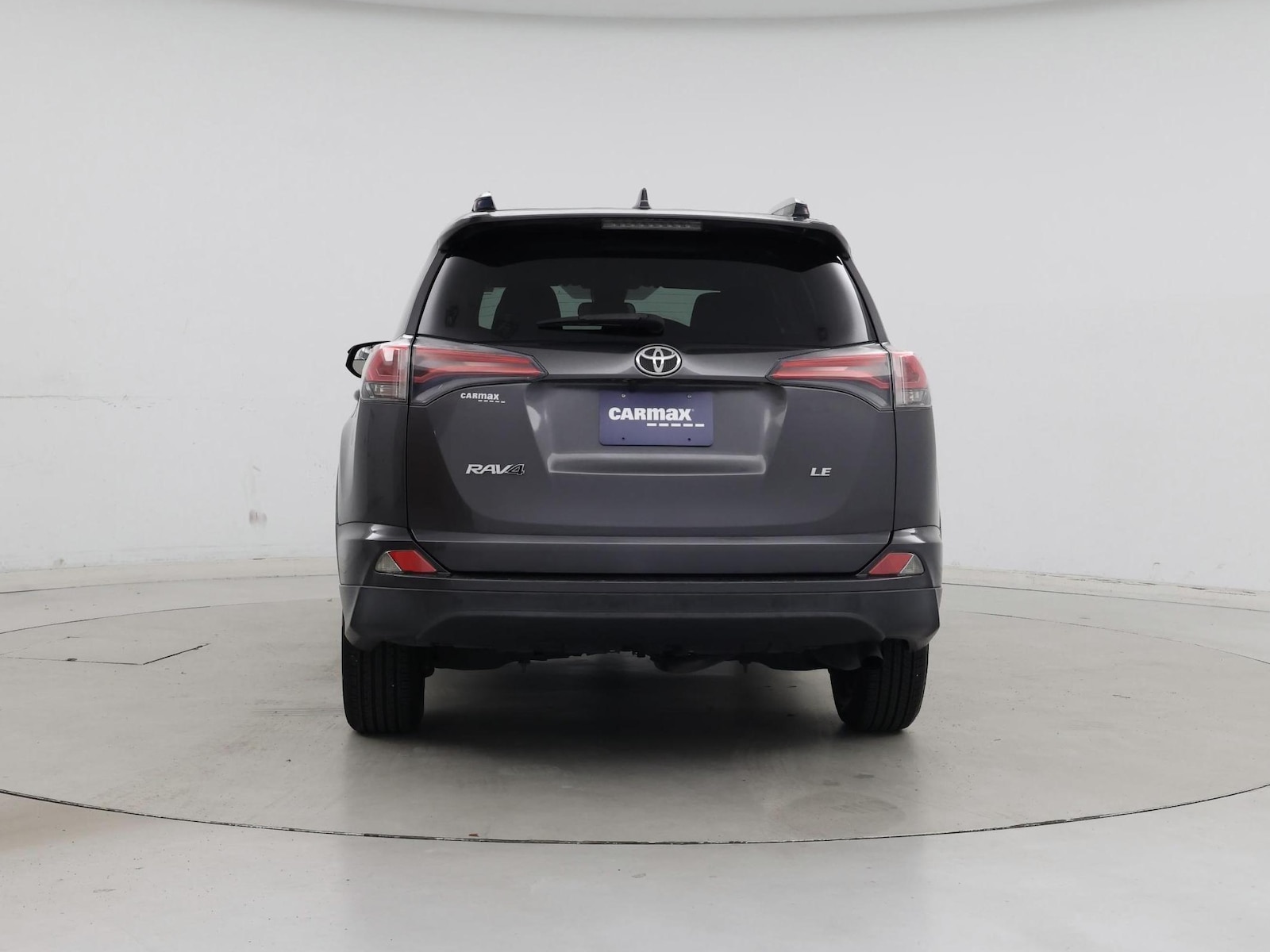 2018 Toyota RAV4 LE - Photo 7