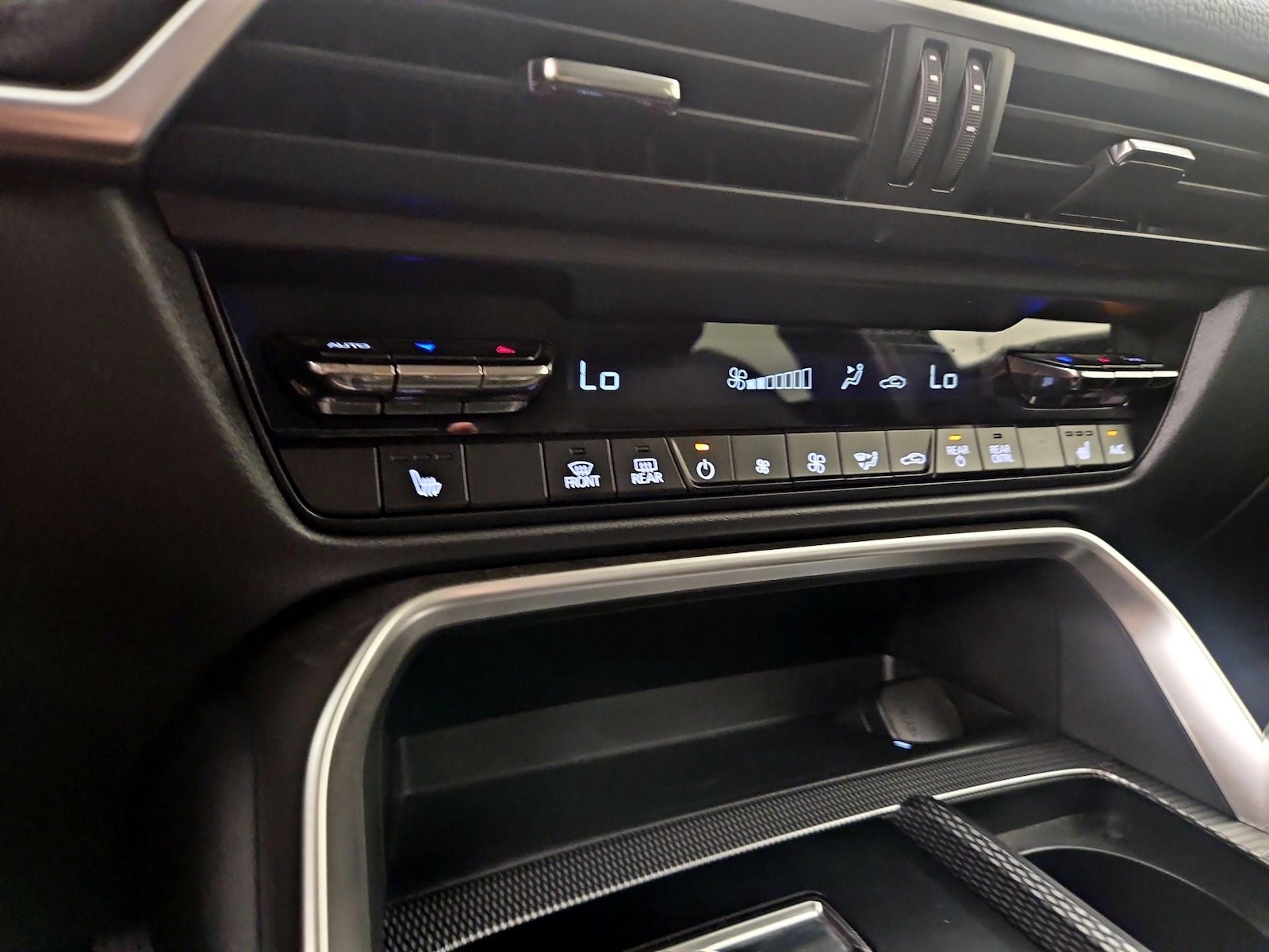 2025 Mazda CX-90 Preferred Package - Photo 17