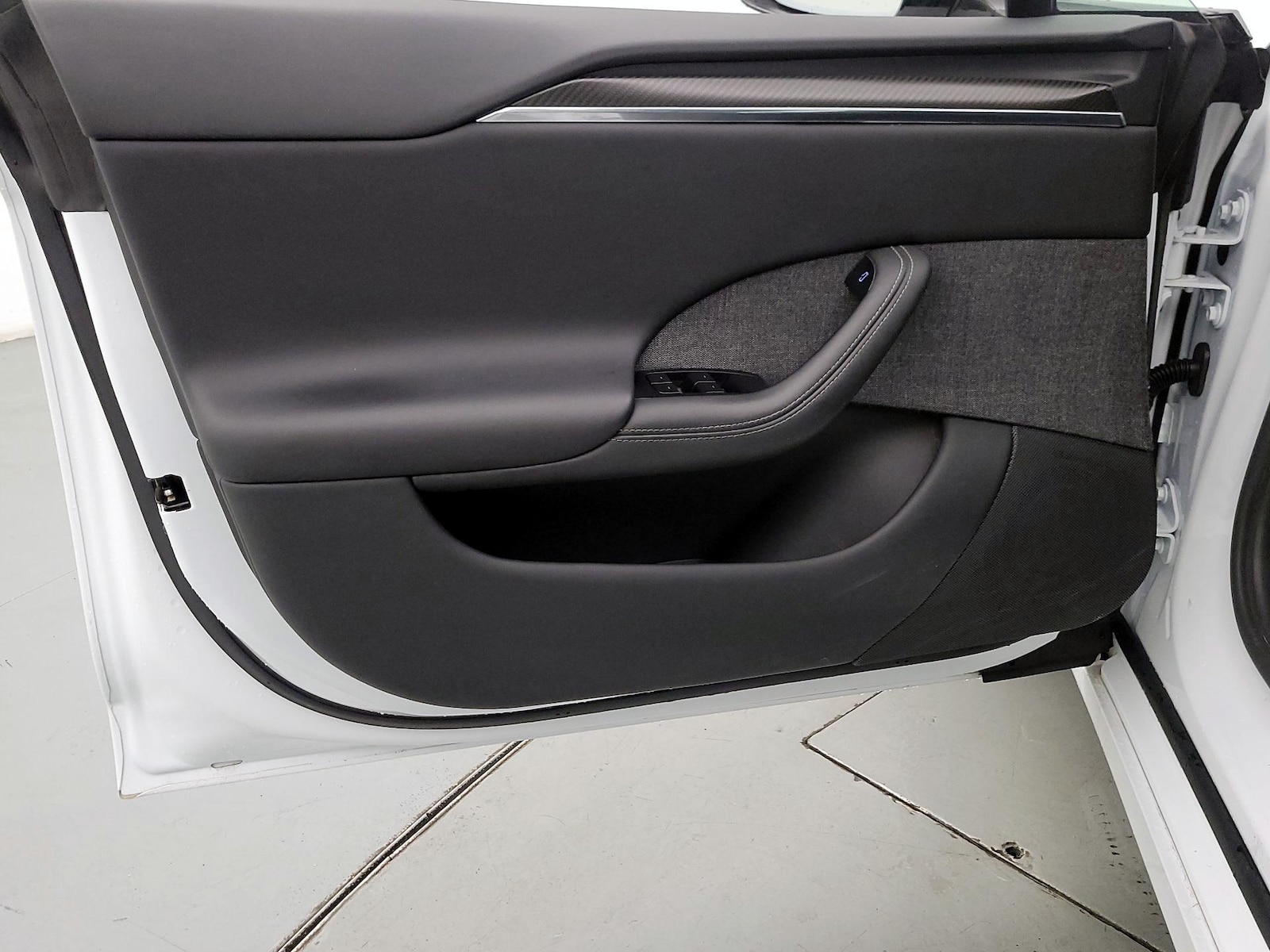 2022 Tesla Model S Plaid - Photo 13