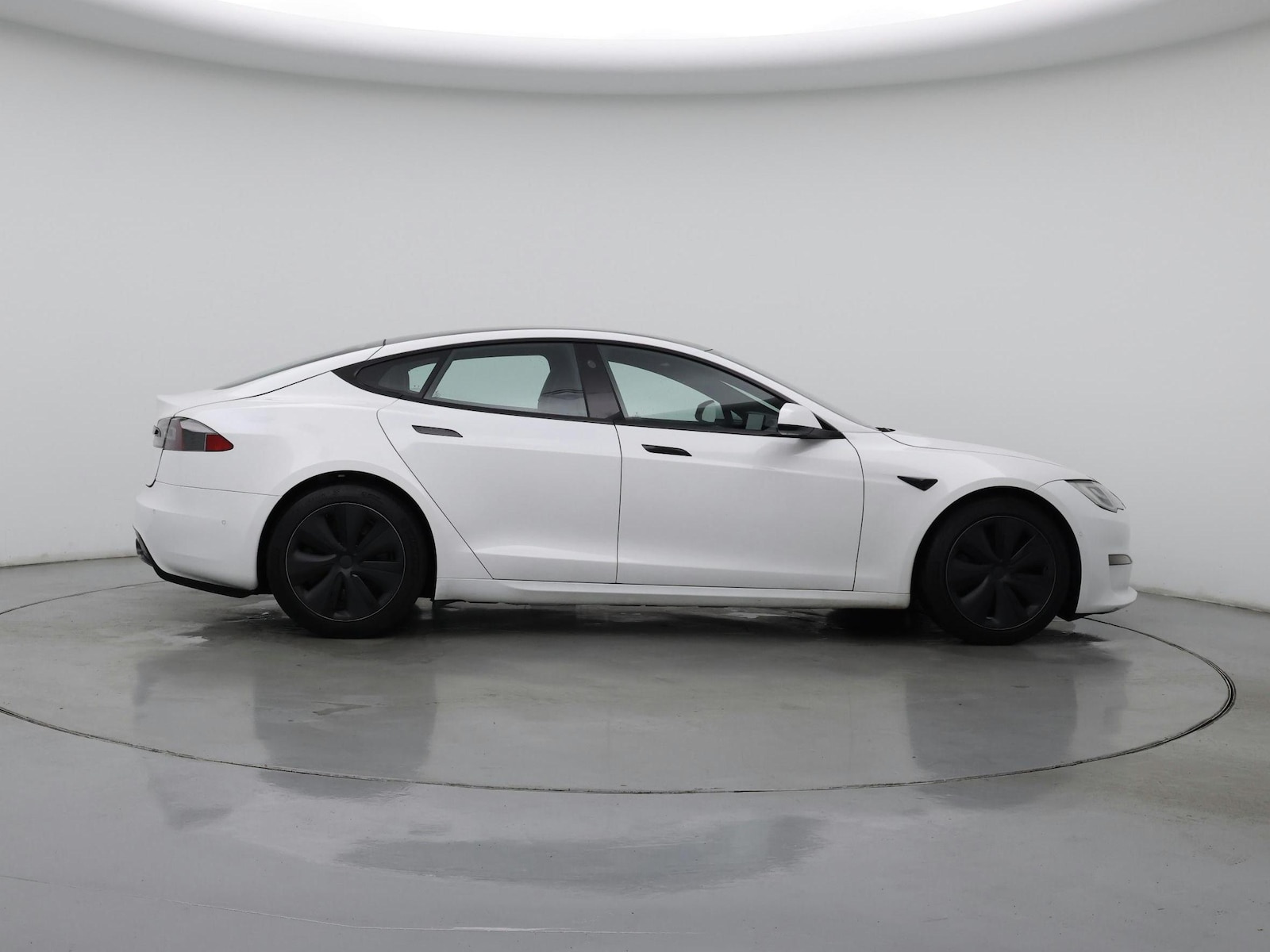 2022 Tesla Model S Plaid - Photo 8