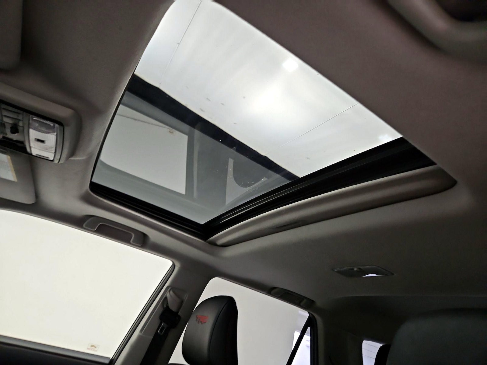 Sunroof(s) & Overhead Airbags