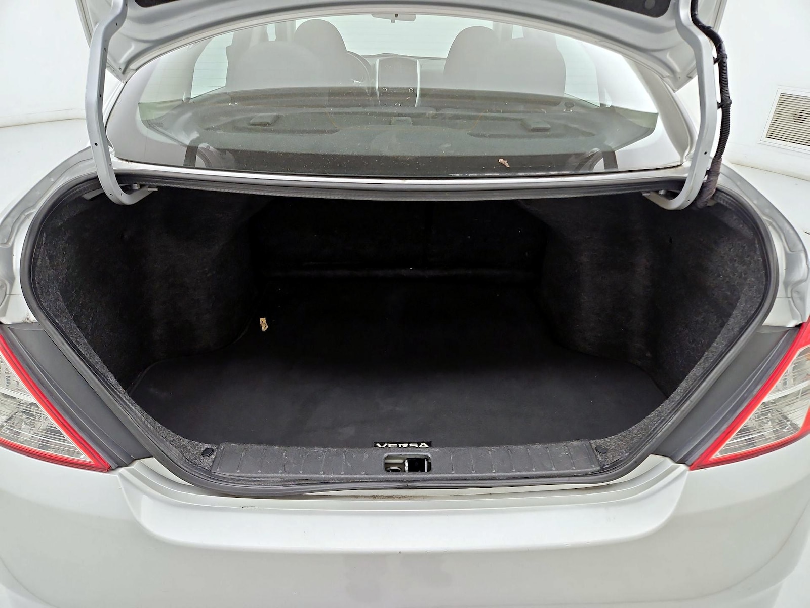 2018 Nissan Versa Sedan SV - Photo 20