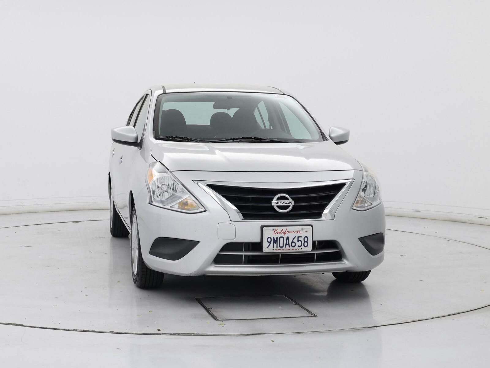 2018 Nissan Versa Sedan SV - Photo 6