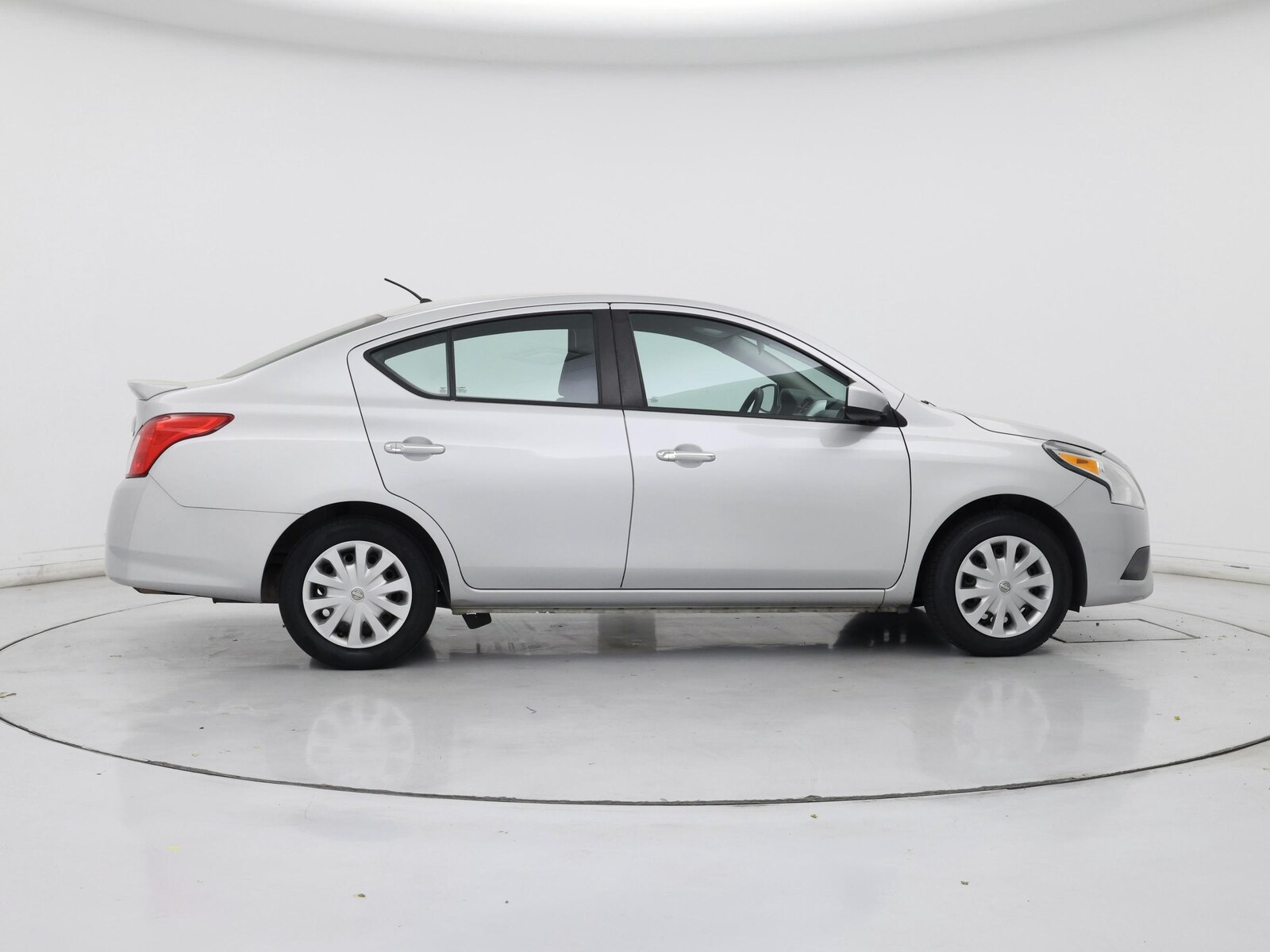 2018 Nissan Versa Sedan SV - Photo 8
