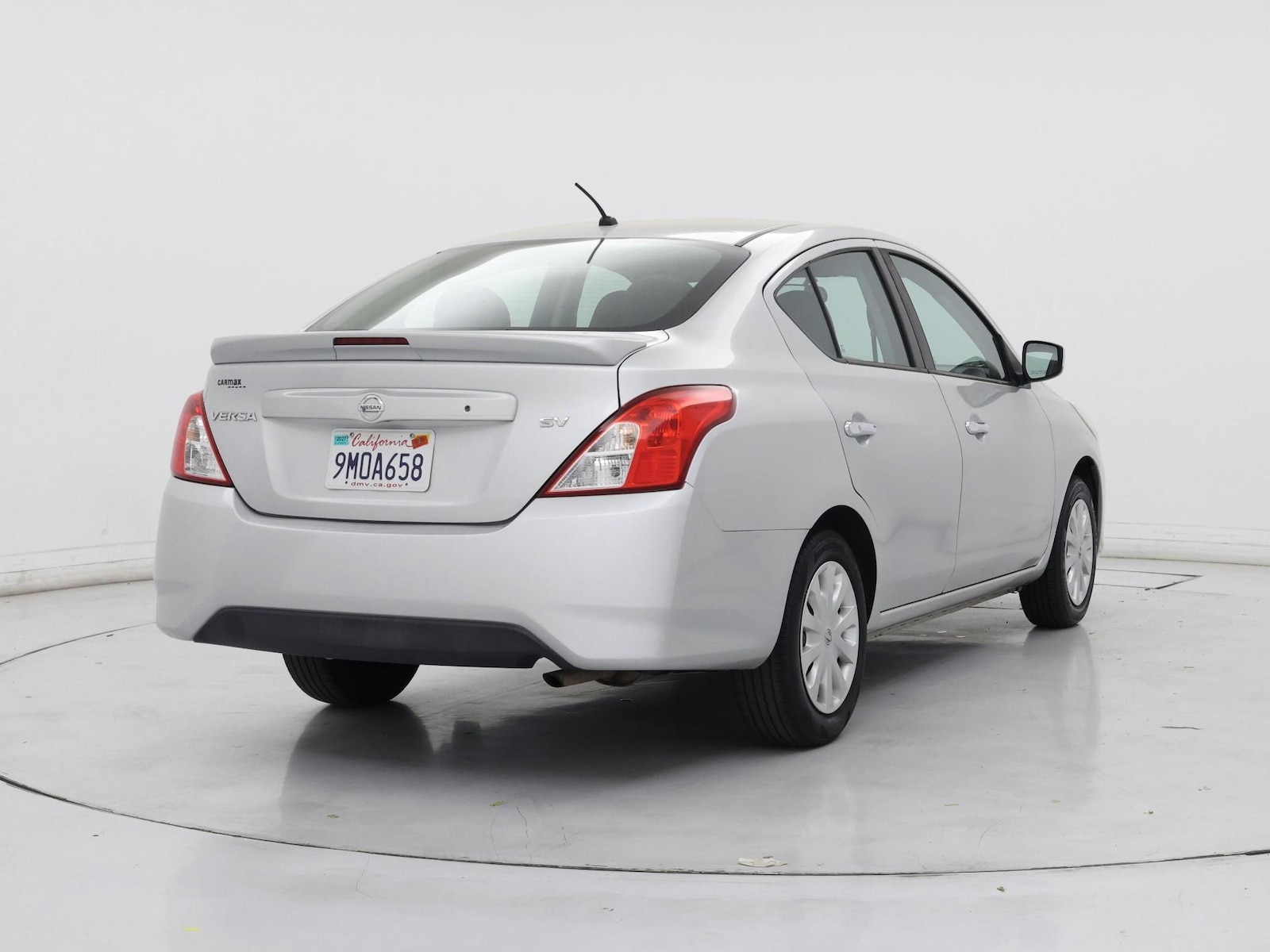 2018 Nissan Versa Sedan SV - Photo 9