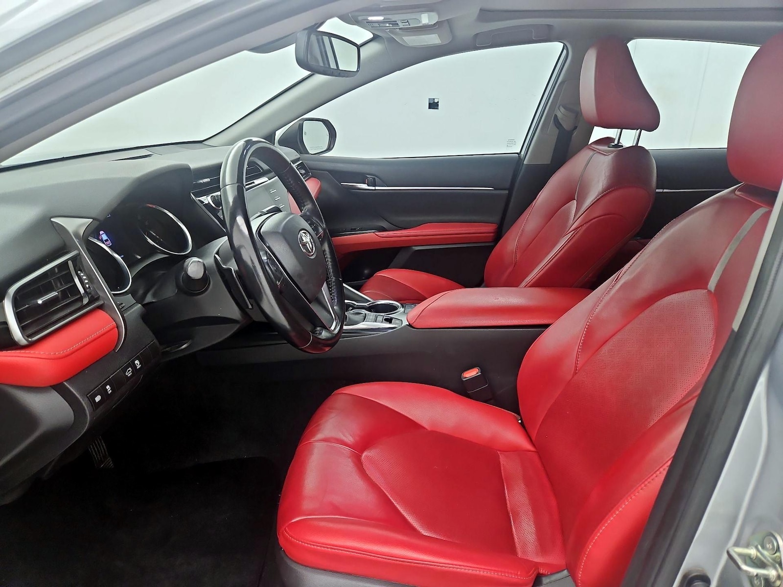 2020 Toyota Camry XSE - Photo 12