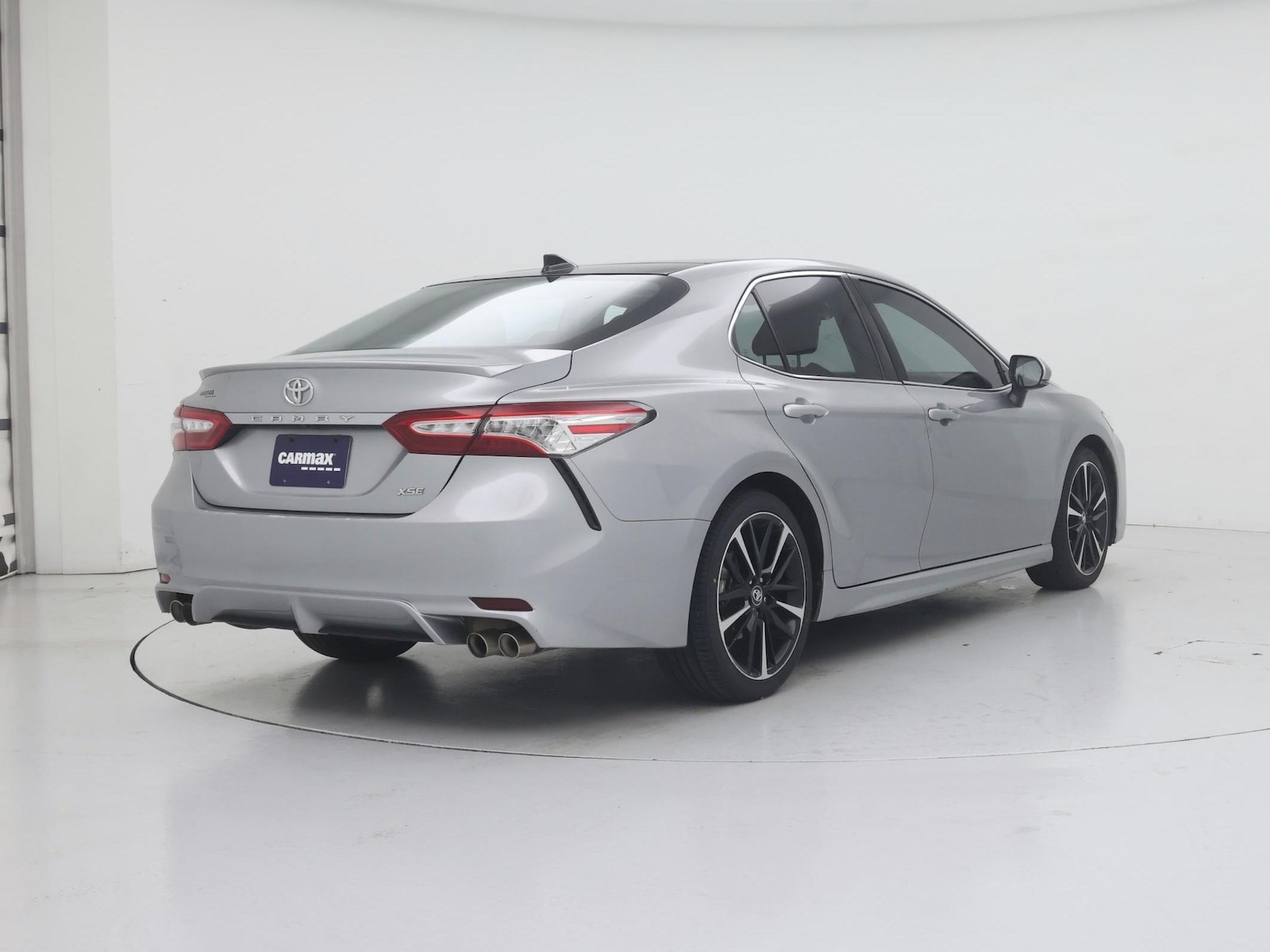 2020 Toyota Camry XSE - Photo 9