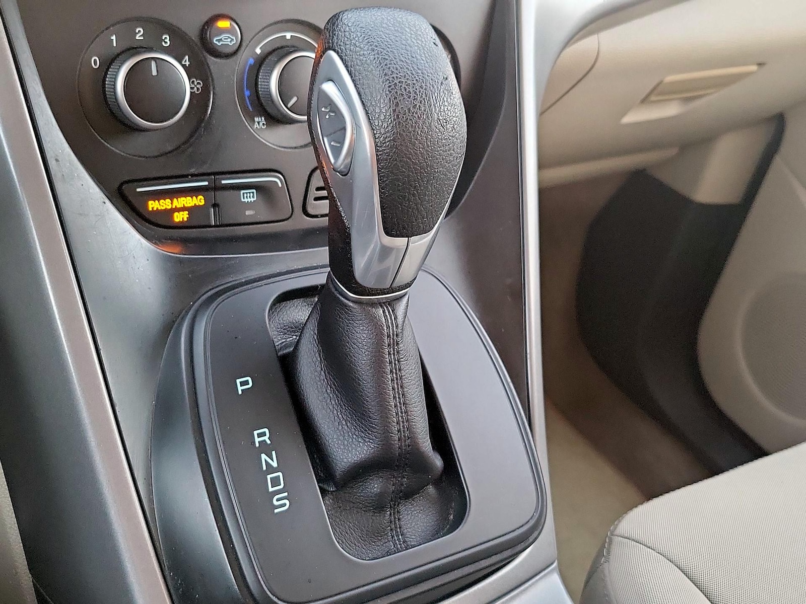 2015 Ford Escape SE - Photo 18
