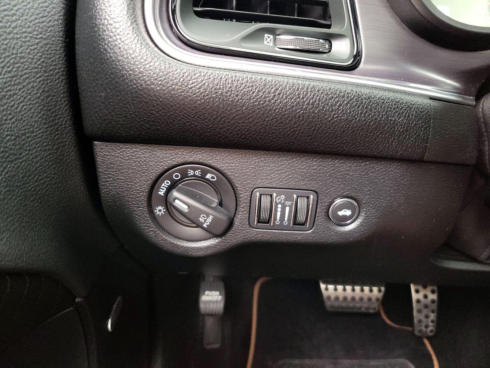 2016 Dodge Challenger Scat Pack - Photo 14