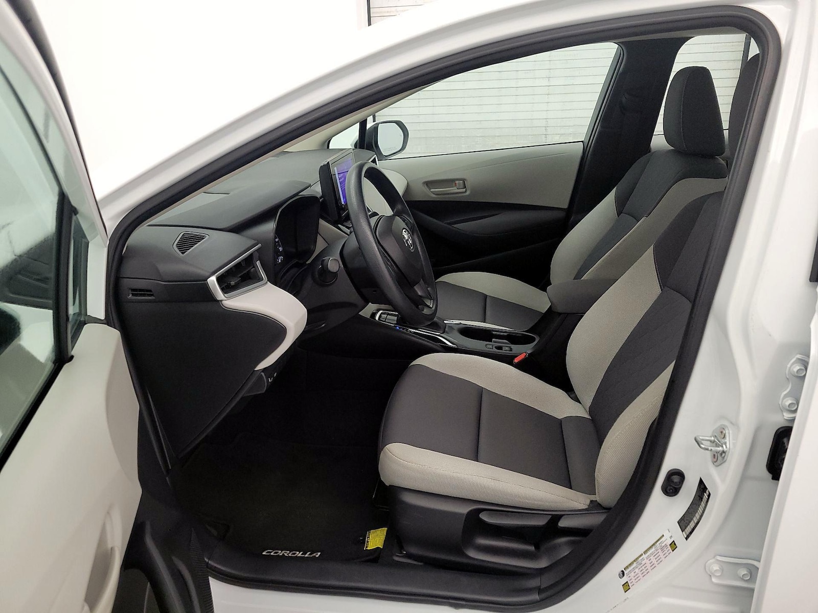 2023 Toyota Corolla LE - Photo 12
