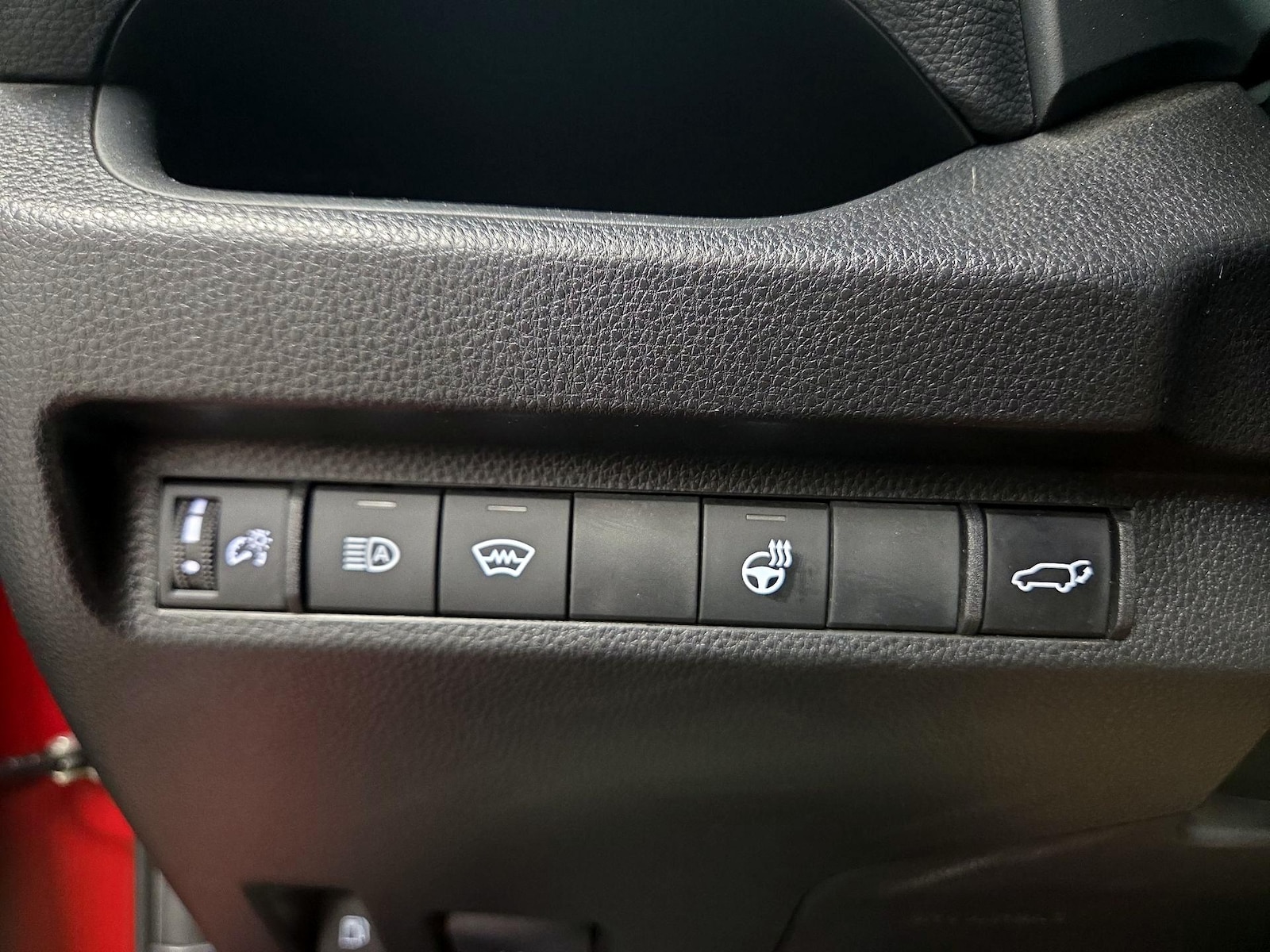 2024 Toyota RAV4 SE - Photo 14