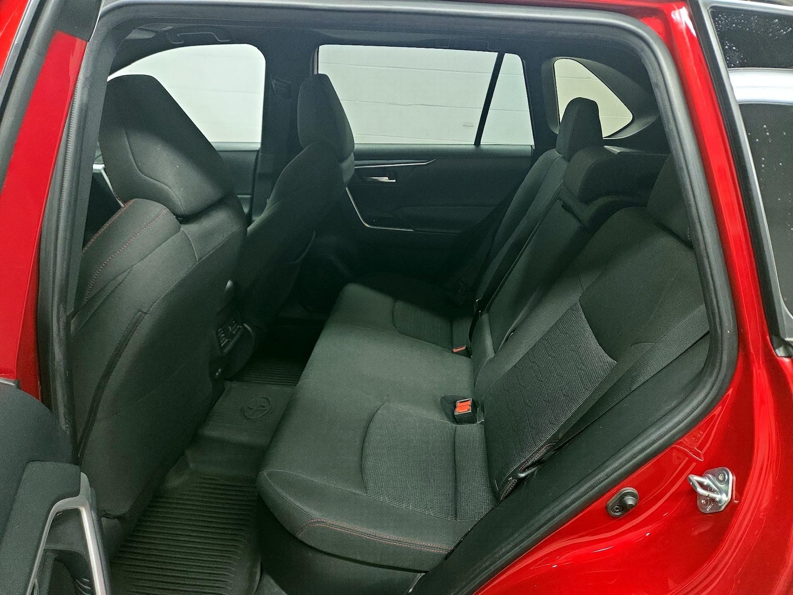 2024 Toyota RAV4 SE - Photo 21