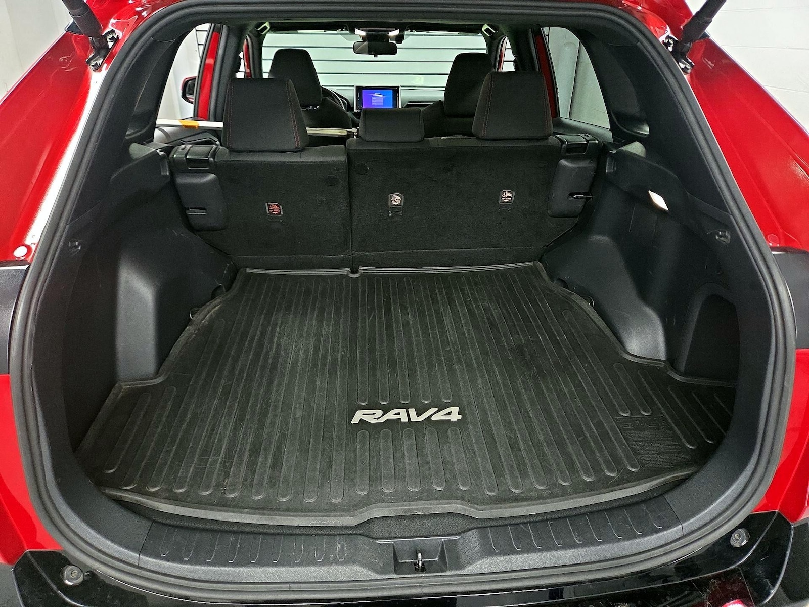 2024 Toyota RAV4 SE - Photo 22