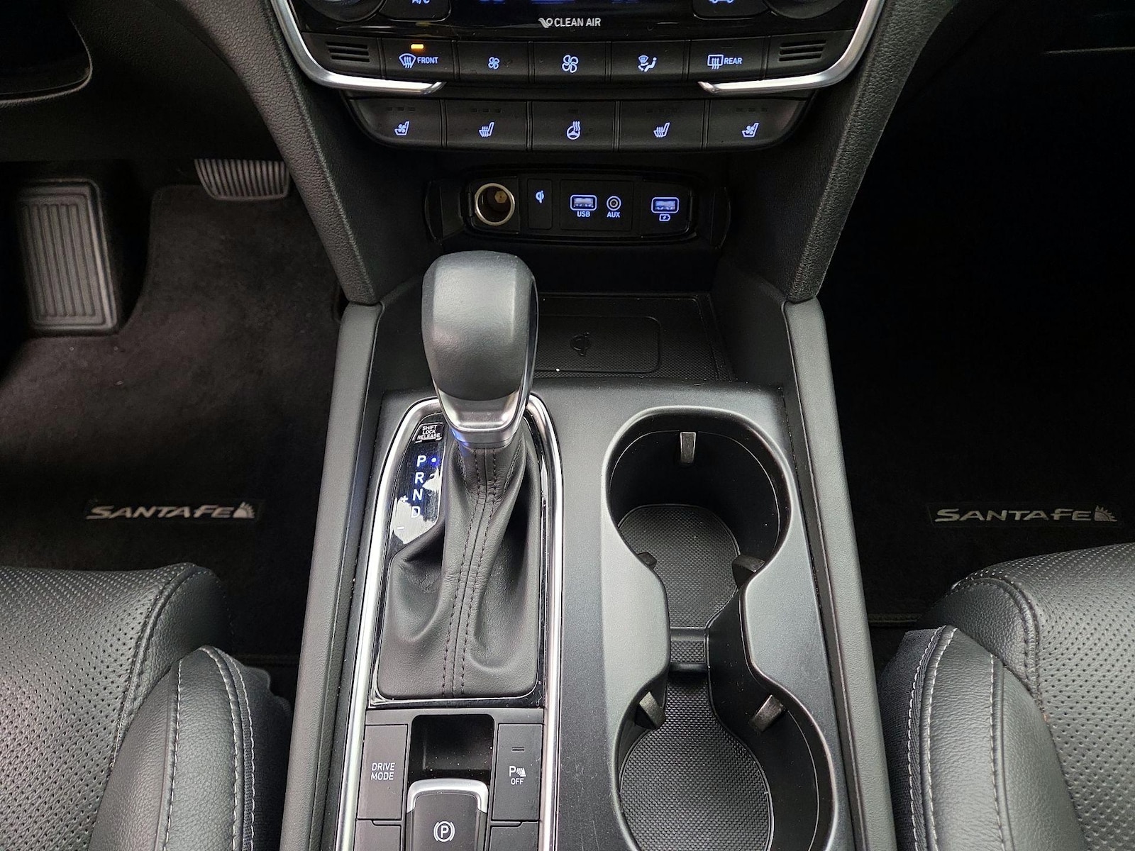 2020 Hyundai Santa Fe Limited - Photo 19