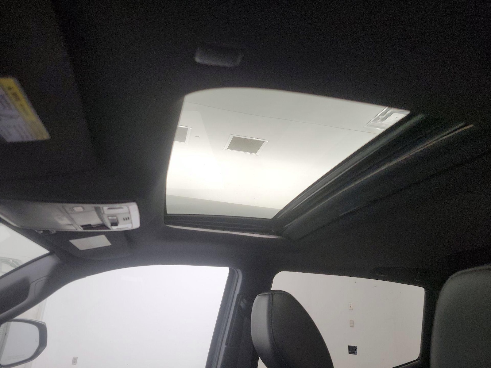 Sunroof(s) & Overhead Airbags
