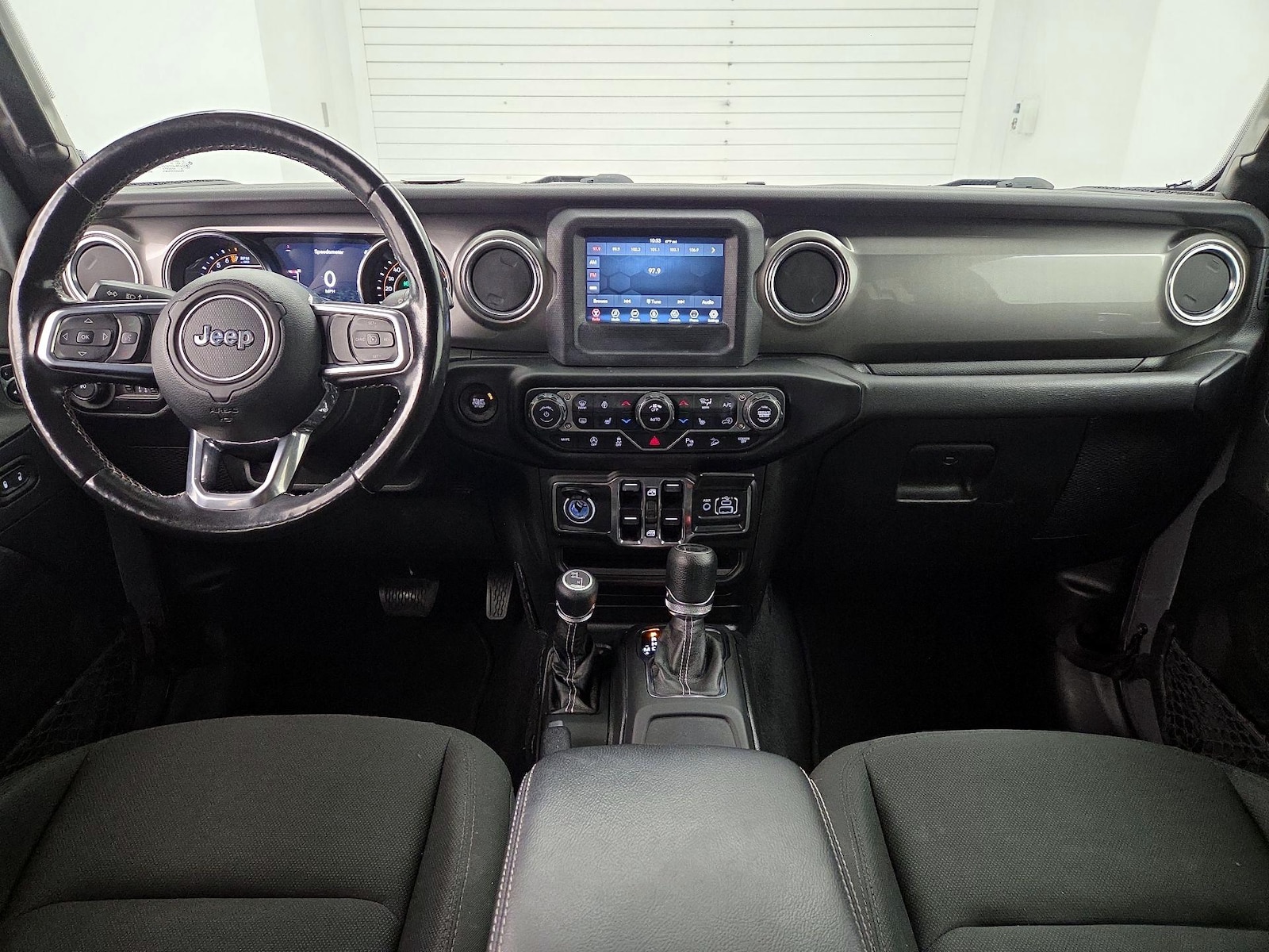 Apple CarPlay® & Android Auto™