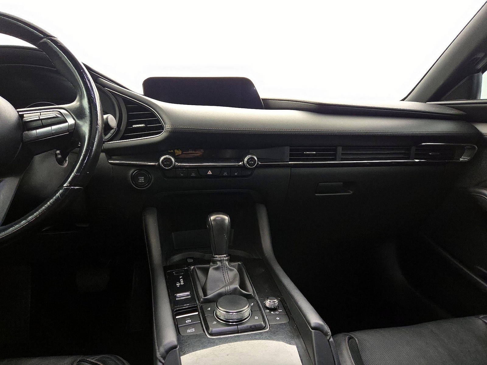 2022 Mazda Mazda3 Premium - Photo 10