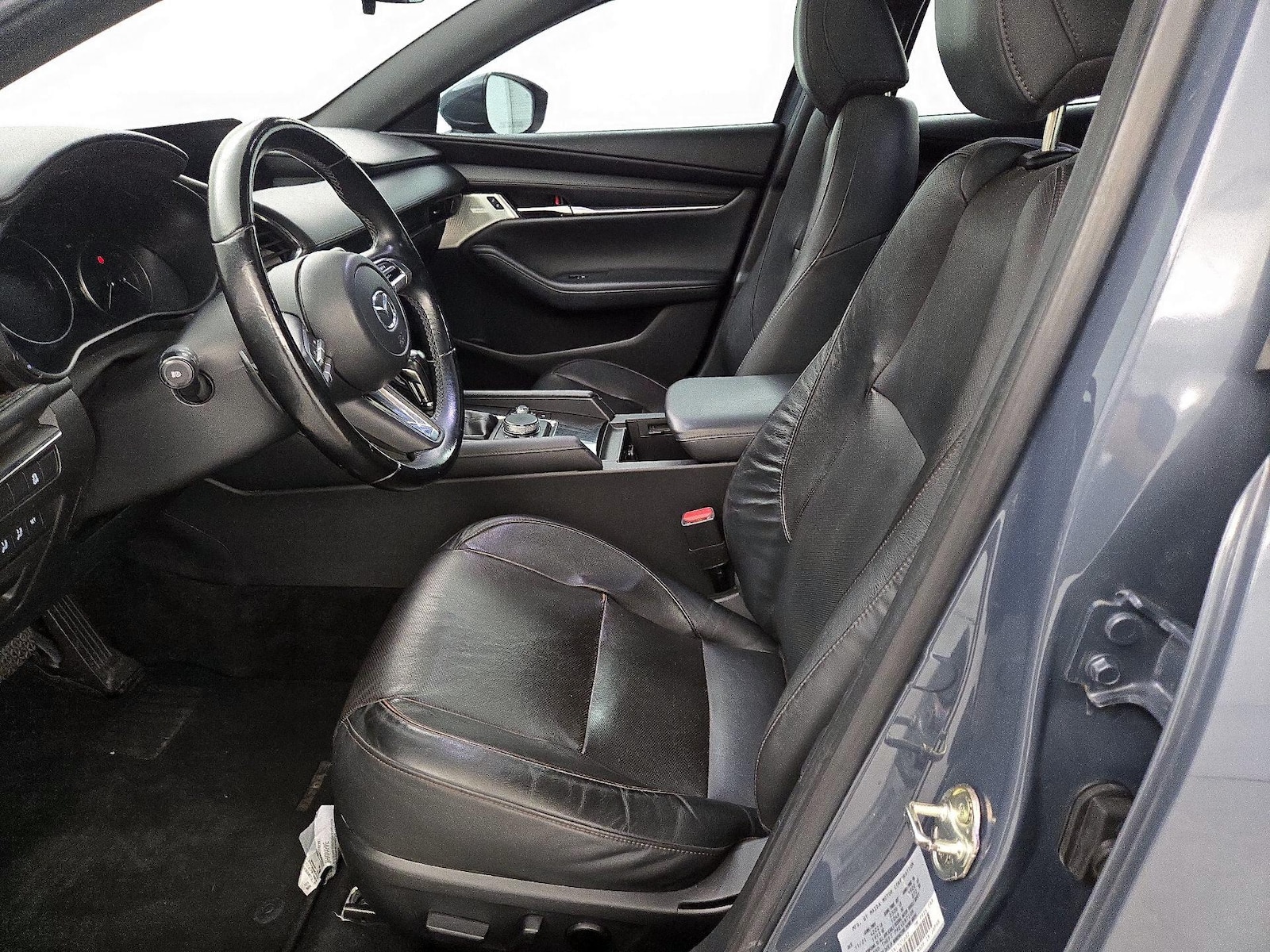2022 Mazda Mazda3 Premium - Photo 12