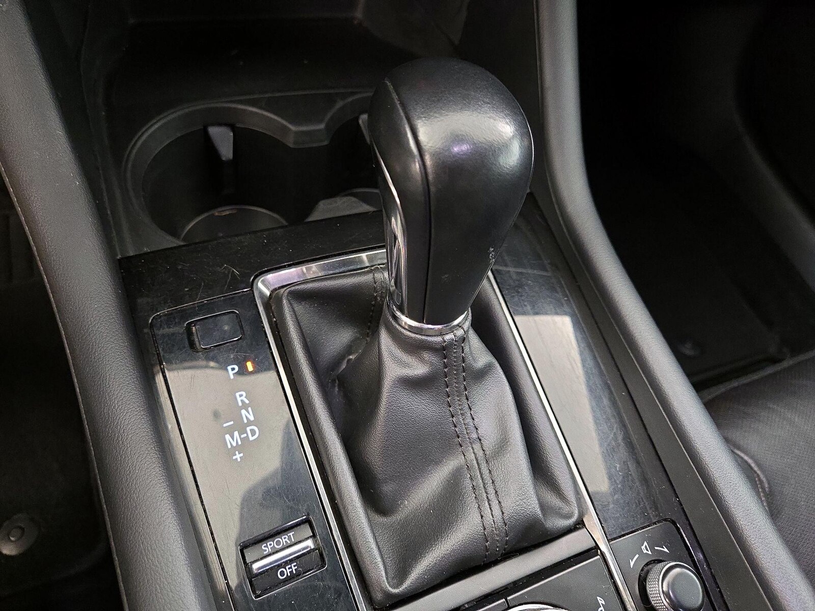 2022 Mazda Mazda3 Premium - Photo 18