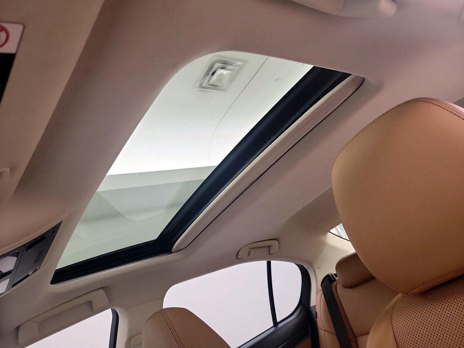 Sunroof(s) & Overhead Airbags