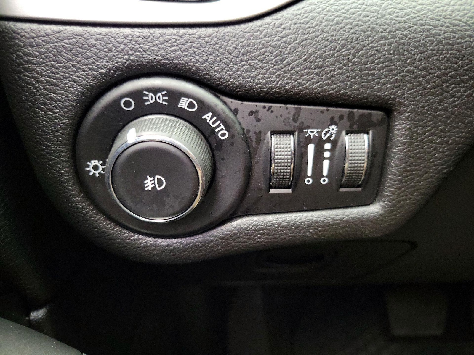2018 Jeep Cherokee Latitude Plus - Photo 14