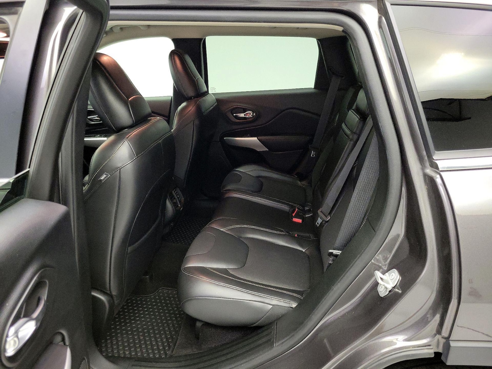 2018 Jeep Cherokee Latitude Plus - Photo 20