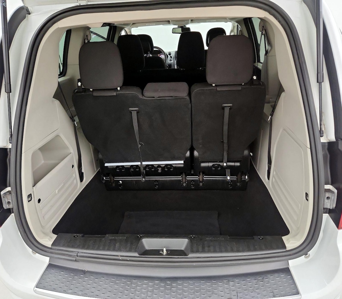 Trunk/Cargo (Seats Up)