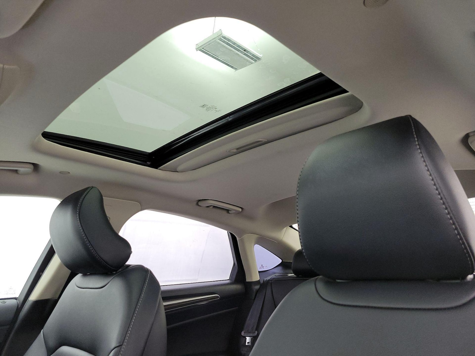 Sunroof(s) & Overhead Airbags