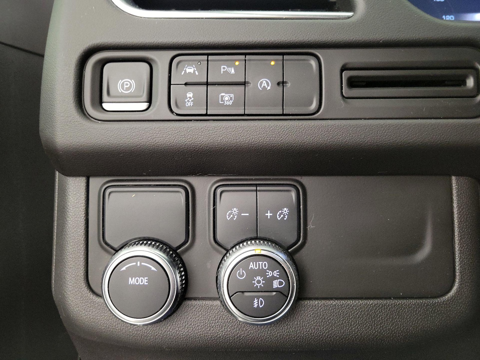 2023 GMC Yukon SLT - Photo 14