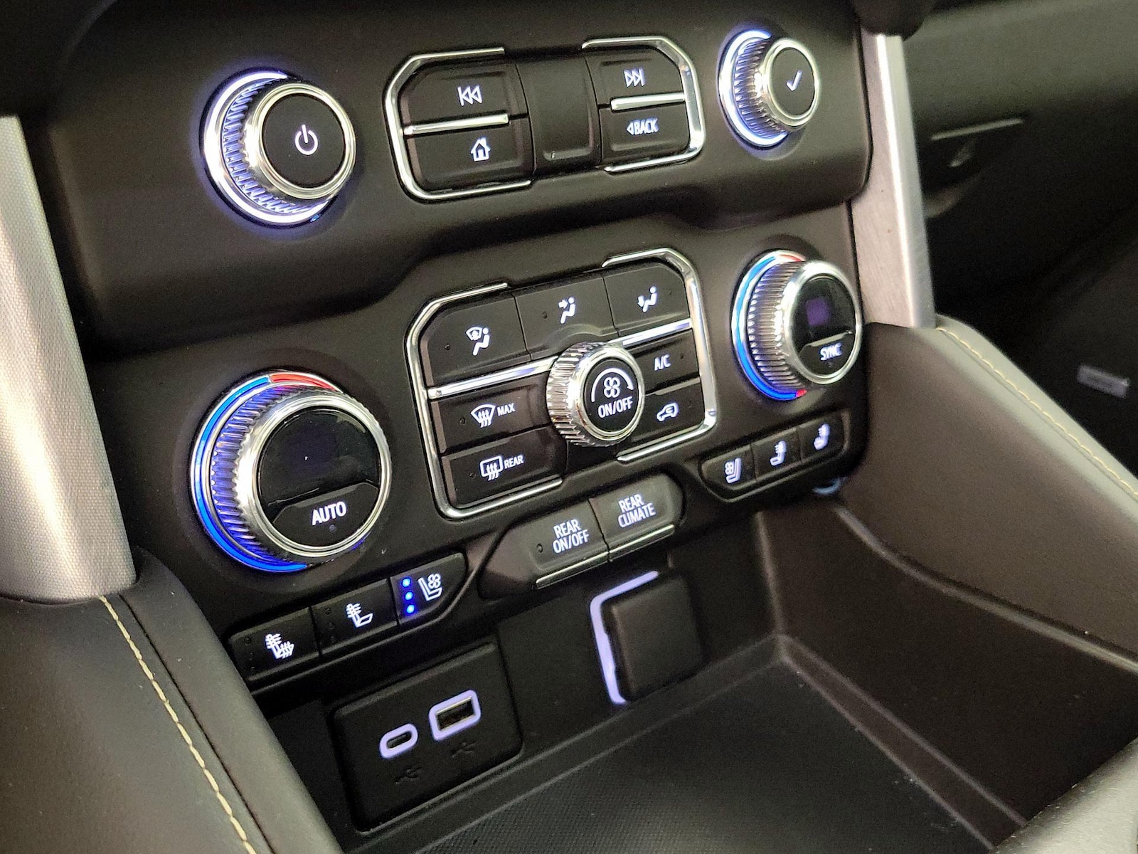 2023 GMC Yukon SLT - Photo 18