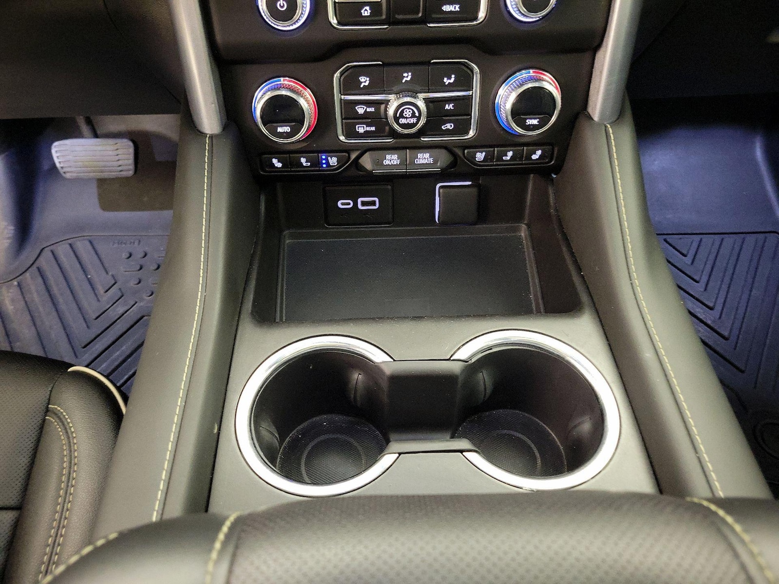 2023 GMC Yukon SLT - Photo 19