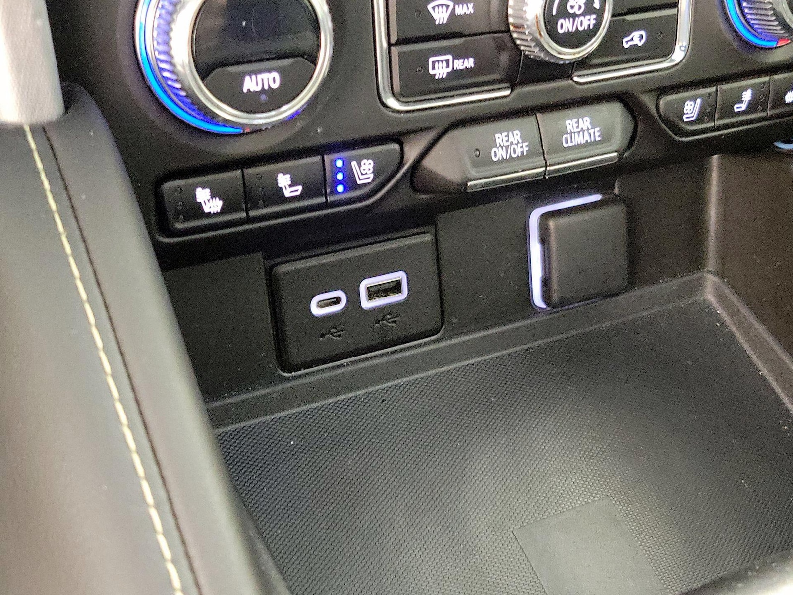 2023 GMC Yukon SLT - Photo 20