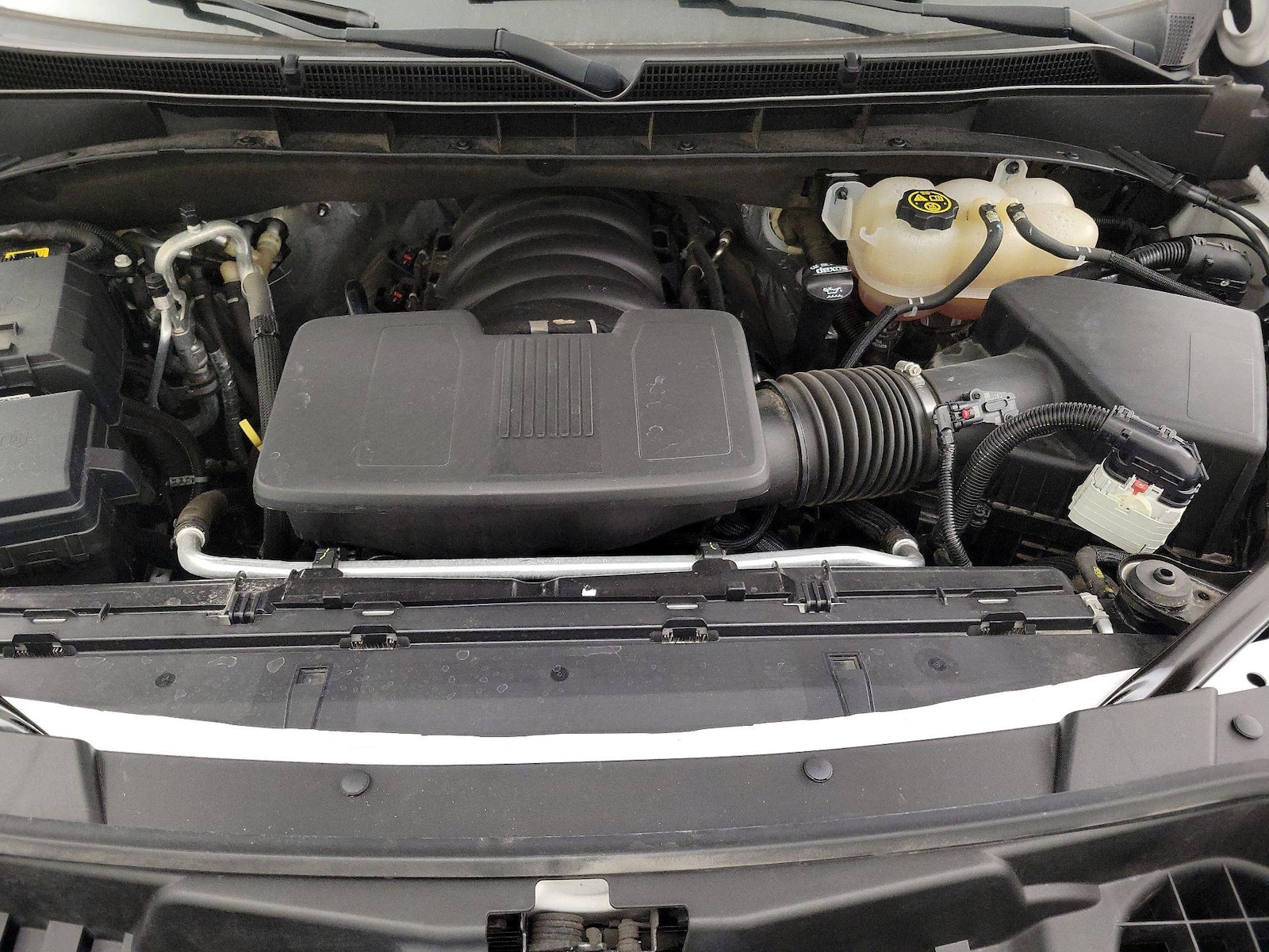 2023 GMC Yukon SLT - Photo 25