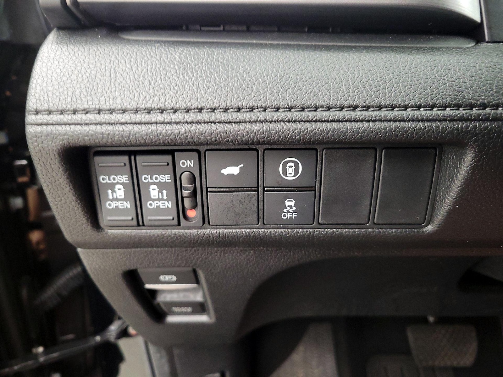 2024 Honda Odyssey EX-L - Photo 14