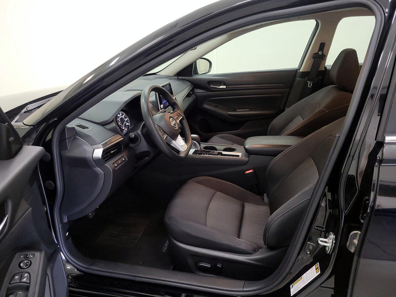 2025 Nissan Altima SV - Photo 12