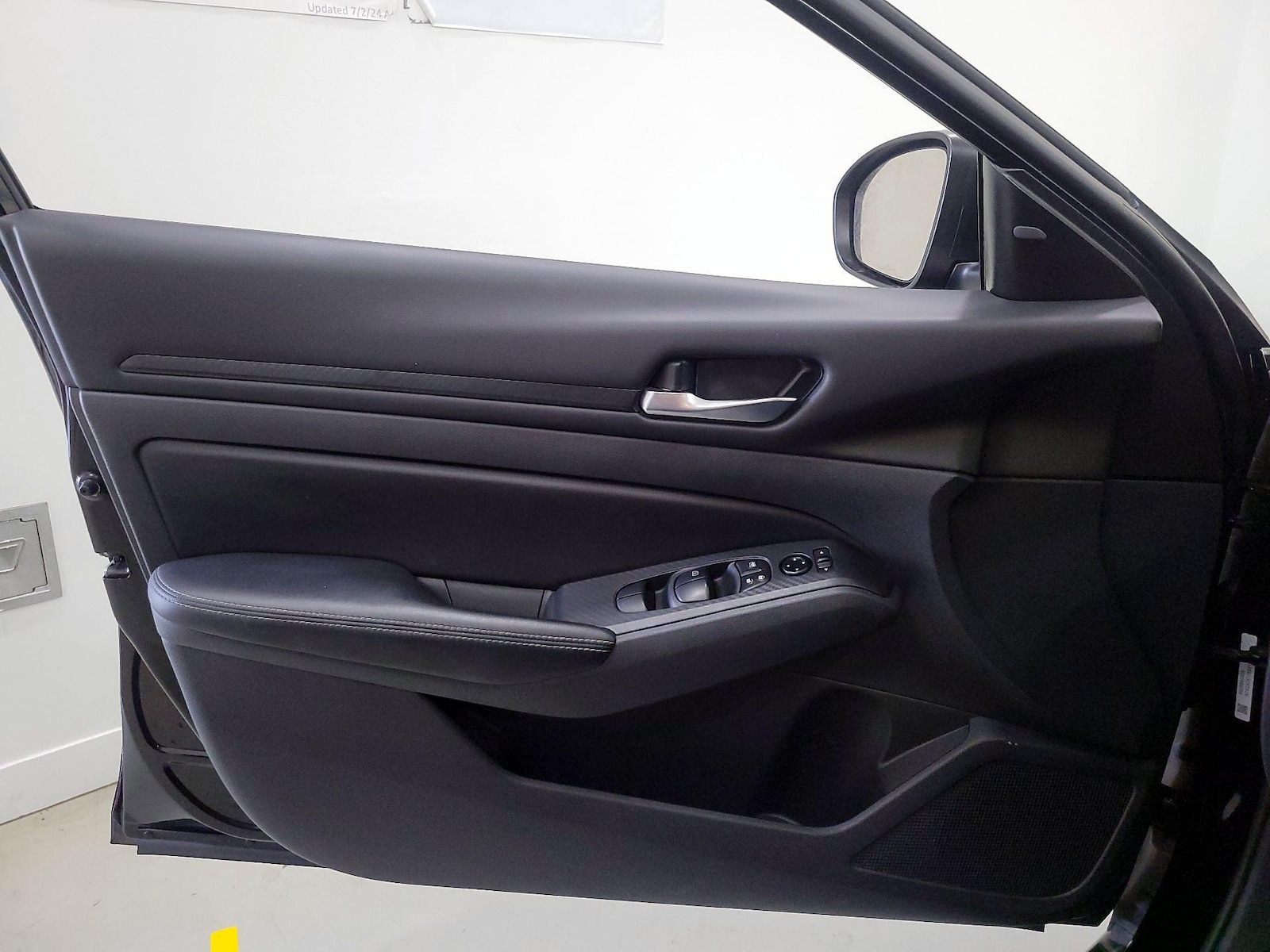 2025 Nissan Altima SV - Photo 13