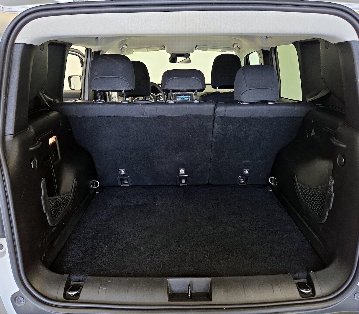 Trunk/Cargo (Seats Up)