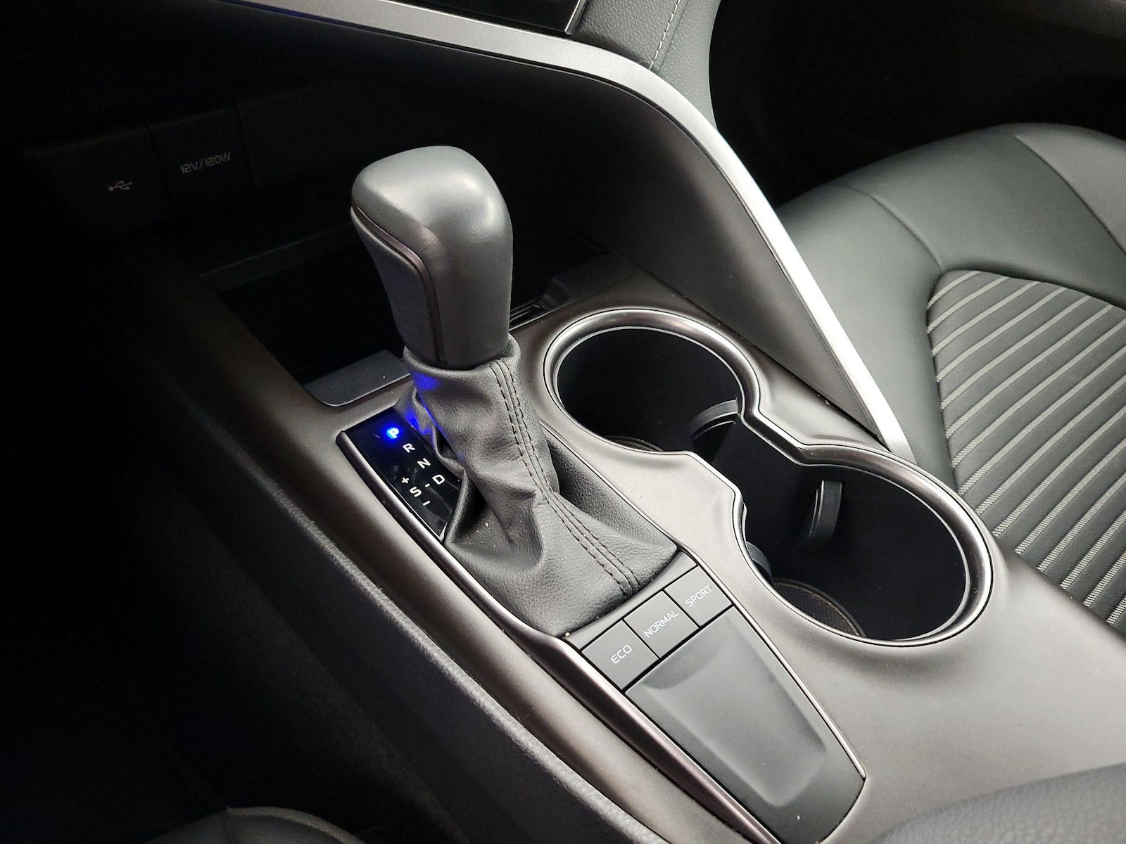 2024 Toyota Camry SE Nightshade - Photo 18